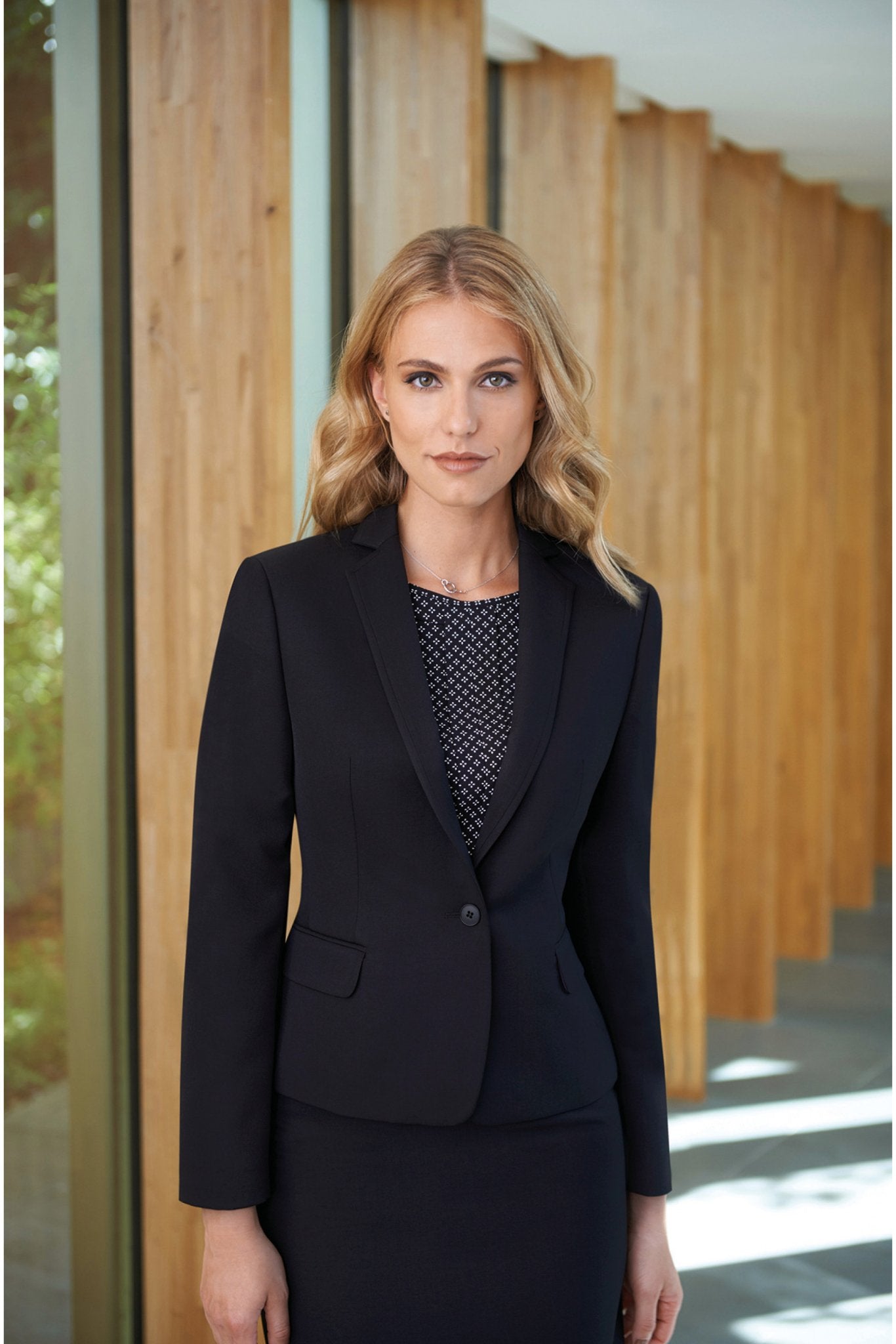 Veste et tailleur de service Femme - Uniformes Riviera